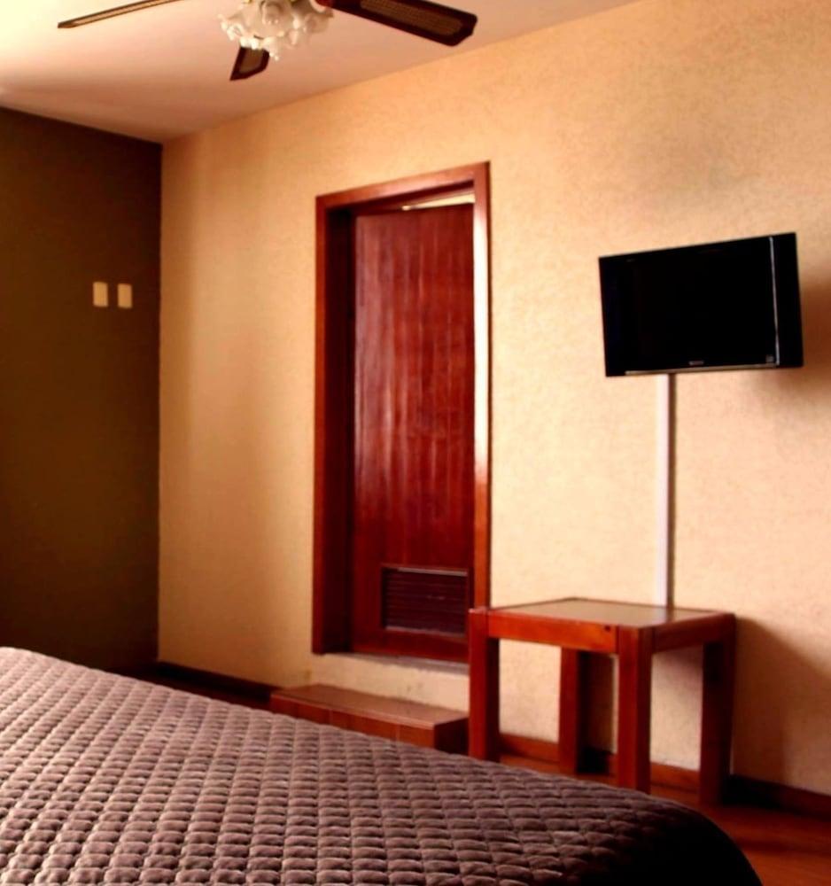 Hotel Excelencia De America Moroleon Exterior photo